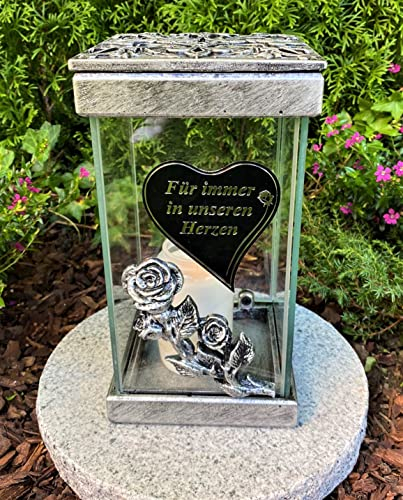 Grablampe mit Tür - Neue Model - Beschriftung - Für immer in unseren Herzen Grablicht Kerze Grabkerze Grabdekoration Grabschmuck 24 cm H. incl.Grabkerze