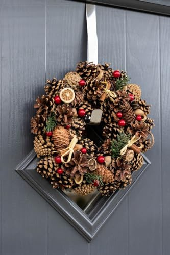 Marco Paul Christmas 30cm Pinecone Wreath with Red Berries and Dried Orange – Rustic Festive Hanging Decoration for Front Door Fireplace or Table – Traditional Indoor Xmas Garland Décor