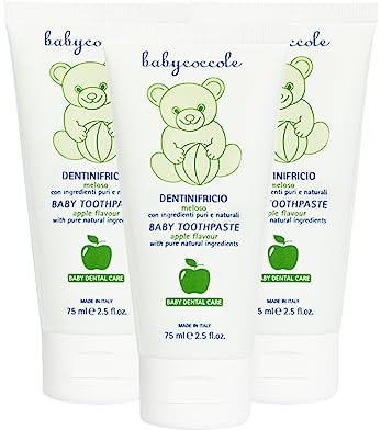 Babycoccole KIT 3 PEZZI DENTINIFRICIO MELOSO. Dentifricio per Bambini 0-6 anni all'aroma naturale di MELA. Rinforza i denti, previene le carie. Giusto apporto di fluoro, calcio e vitamine - 3x75ml