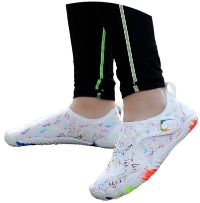 Chaussures aquatiques pour enfants garçons et filles style pieds nus avec dessus imprimé léger avec détails latéraux orange, col semblable à une chaussette et profil flexible fin, changements au bord
