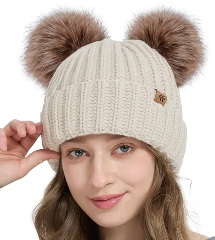 Creekstone Bonnet d'hiver à Double Pompon pour Femmes, Bonnet Chaud Doublé en Polaire, Pom Pom Beanie Bobble Hat Chapeaux en Tricot épais (FR/ES, Alpha/Lettres, Taille Unique, Beige)