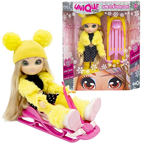 UNIQUE EYES Giochi Preziosi, Bambola Winter Holiday Amy, Bambola Bambina dai 3 Anni, le Uniche Bambole che ti Seguono con lo Sguardo, Accessori Moda e Slittino Invernale Abbinato
