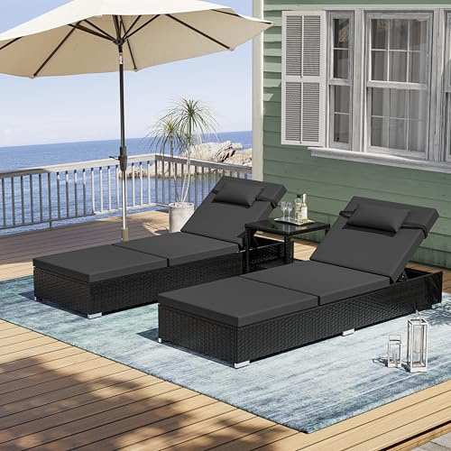 UDPATIO Lot de 2 Chaises Longues de Jardin avec Table, Bain de Soleil 5 Positions de Réglage, Charge 160 kg, pour Terrasse, Pelouse, Jardin, Piscine, Rotin Noir et Coussin Gris