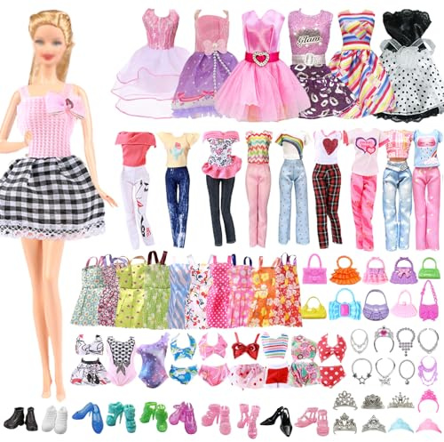52 Ropa Accesorios Compatible con Barbie 11.5inch Muñecas , 2 Vestido de Moda 2 Pantalones de Manga Corta 1 Bañador 5 Vestido Halter 6 Corona 6 Collar 10 Bolso 20 sólo Zapatos, Envío Aleatorio