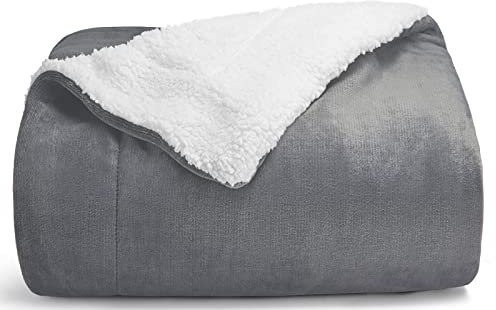WAVVE Kuscheldecke Flauschig Decke Grau - Warme Sherpa Decke Sofa Klein Als Sofadecke und Wohndecke, Dicke und Weiche Fleecedecke 130x150 cm