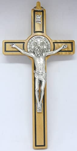 GTBITALY 10.299.95 croce di san benedetto in legno ulivo con riga nera 20 cm medaglia inri rettangolare nera scatola e preghiera 3 lingue italiano inglese spagnolo