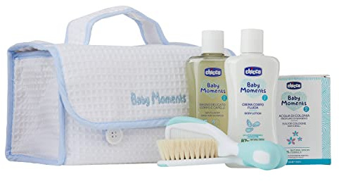 Chicco Set Idea Regalo Baby Moments, Con Acqua di Colonia 100ml, Bagno Delicato Corpo e Capelli 200ml, Crema Corpo 200 ml, Spazzola e Pettine, Tutto il Necessario per il Bagnetto, Blu, 0 Mesi+