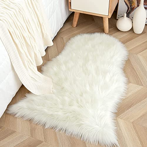 YIHAIC Faux tappetto di pelle di pecora tappeto, Pecora Agnello imitazione pelliccia sintetica decorativa, adatto per tappeto per soggiorno, tappetino per il letto (bianco, 75 x 120cm)