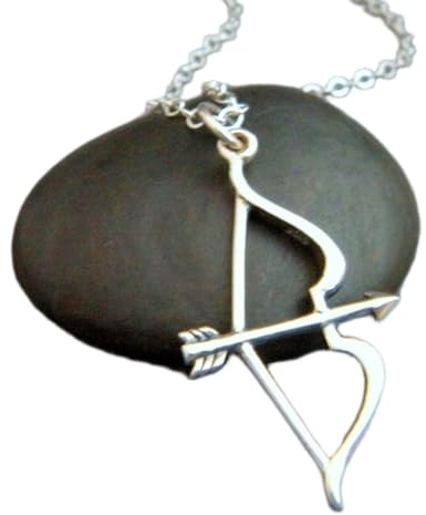 Collar de arco y flecha de plata de ley 925. Collar. Colgante de tiro con arco. Joyería pequeña y sencilla. Collar moderno. Regalo de arquero|Con cadena de 45 cm|Chapado en plata|WW_PNK_2773