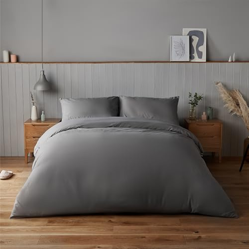 Silentnight Supersoft Duvet Set - Cosy & Comfortable Delicate Touch - Luxurious Easy Care Microfibre with Button Fastening - Stylish & Modern Duvet Quilt Cover + Pillowcase Bed Set, King, Charcoal