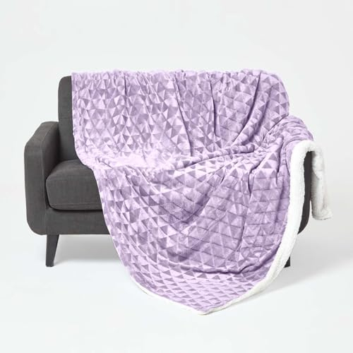 HOMESCAPES Patterned Sherpa Fleece Throw Blanket - Soft Velvet Sofa Throw, Warm Fluffy Blanket For Beds, Thick & Cosy Reversible Blankets, Triangular Geometric Design - Lavender Purple, 200 x 230cm