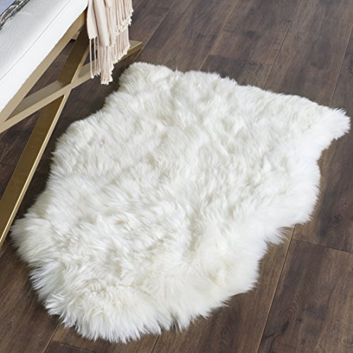 SAFAVIEH Sheep Skin Collection Accent Rug - 2' x 3', Natural & White, Handmade Rustic Glam Genuine Pelt, 3.4-inch Thick Ideal for High Traffic Areas in Entryway, Living Room, Bedroom (SHS211A)