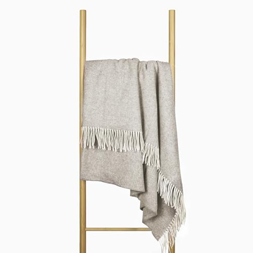Nostra Andora Manta de Lana Merino y Cachemira – Suave, Transpirable y Ligera, Elegante para Sofá, Cama y Uso Exterior, Diseño Termorregulador con Flecos – Fabricada en Europa (Beige)