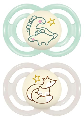 MAM Perfect Night Schnuller im 2er-Set, leuchtend im Dunkeln, zahnfreundlicher Baby Schnuller aus nachhaltigen & bio-erneuerbaren Materialien, mit Schnullerbox, 16+ Monate, Dino/Fuchs