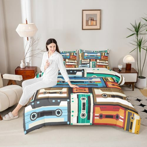 Homewish Vintage Music Tape Bedding Set Queen Size,80s Retro Tape Print Comforter Set,Audio Cassette Musical Style Quilt Set for Kids Girls Boys Adult Room Decor,Blue Brown Duvet Insert,2 Pillowcases
