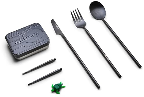 Reisebesteck von Outlery | Camping Besteckset für 1 Person mit Essstäbchen und Etui in Hosentaschenformat | Spülmaschinengeeignetes Edelstahl, Leicht Reinigbar | Für Picknick und Unterwegs | Schwarz