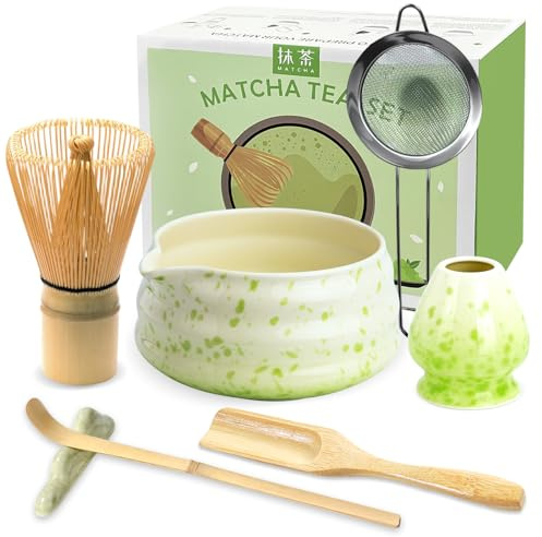 JBER Matcha Besen Set, Keramik Matcha Set 7 Teiliges für Matcha-Liebhaber | Handgefertigter Bambus Besen mit 100 Zinken, Schale mit Auslauf, Besen-Halter, Sieb, Löffel, Matcha Tee Zubehör, Beige Grün