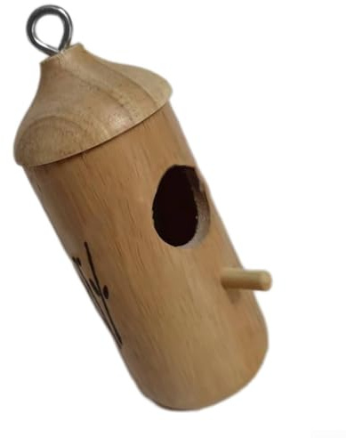 Elegante refugio de madera para colibríes al aire libre, apoya la vida silvestre local mientras embellece tu jardín