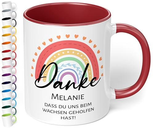 True Statements Dankeschön Abschieds-Geschenk für Erzieherin: Keramik-Tasse personalisiert „Danke WUNSCHNAME Dass du uns beim Wachsen geholfen hast!“ - Regenbogen, 330ml (Bordeaux)