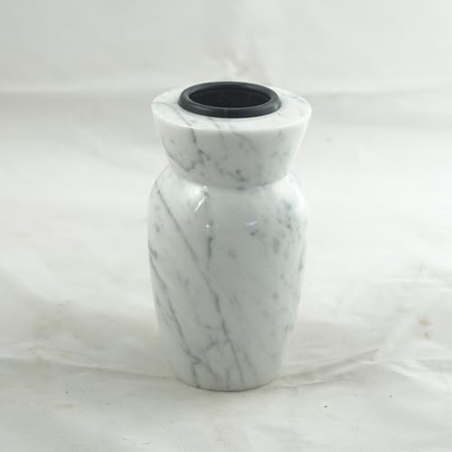 designgrab gravvas av polerad marmor – 13,5 × 7,5 cm, cylindrisk, högglanspolerad, väderbeständig Carrara