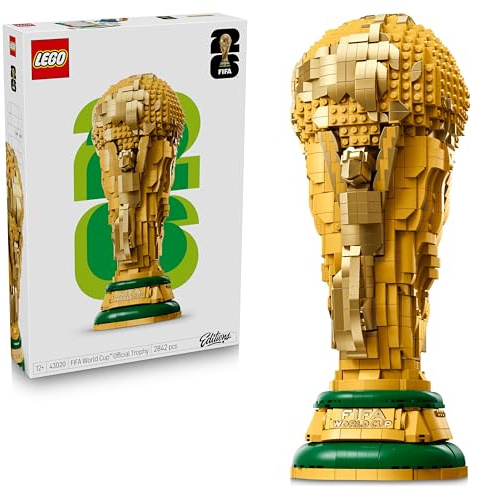 LEGO Editions Officiell pokal från fotbolls-VM Kopia med autentiska detaljer – Byggset med rumsdekoration – Present till sportintresserade pojkar och flickor – Leksakspokal med extra minibygge 43020