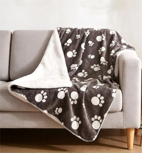 Pawsee Tassavtryck vattentät hundfilt, kissbeständig fleece sherpa filt för bäddskydd, tvättbart vändbart möbelskyddsskydd, 150 x 130 cm, grått tassavtryck