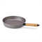 Beka Carbonstahl Grillpfanne Induktion und Barbecue, Eisenpfanne 28cm, mit hitzeabweisedendem Griff aus Holz, ohne Deckel, rund, natürlich beschichtet, Nomad Kollektion