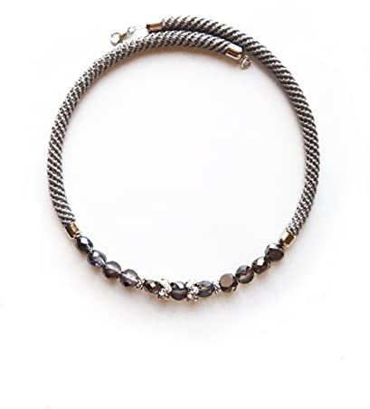 collana girocollo romantica con perline all'uncinetto