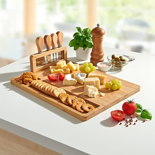 3 PAGEN® Tagliere per formaggi in legno di bambù con coltello da formaggio, piatto da portata in bambù, vassoio da portata con portaposate e 2 cavità, piatto per carne e affettati, 33 x 33 x 3,7 cm