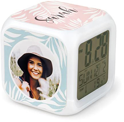 Wanapix Cubo Despertador Personalizado | Reloj Digital Luminoso | Requiere: 3 Pilas AAA | Medidas: 7,8 cm | 3 Lados Personalizados Foto y Nombre | Luz LED| Beach