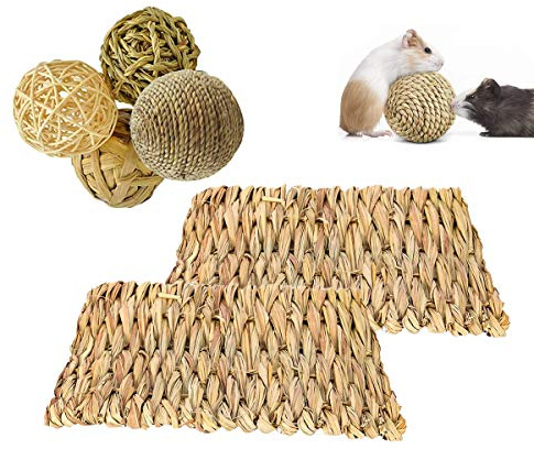 RoadLoo Cama Juguete Masticable, 2 Natural Alfombra HierbaTejida 4 Pcs Juguetes para Masticar Conejos Mano Seguro Comestible Esteras Natural Bola Hierba para Chinchillas y Hámster Mascotas Pequeñas