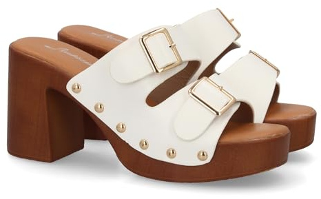 101434 Sandalia tipo Zueco de mujer con plataforma y tacon ancho estilo madera. Con diseno de hebillas y tachuelas metalicas. Un modelo comodo y ligero para primavera verano. Blanco Talla 39