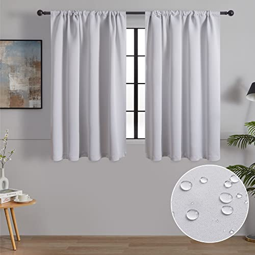 MRTREES Petit Rideau Occultant Blanc de Cuisine 60x90 CM Tissu Impermeable Rideaux Courts Thermiques Isolant Anti Froid et Chaleur Passe Tringle pour Fenetre Chambre Armoire sous Evier, 2 Pièces