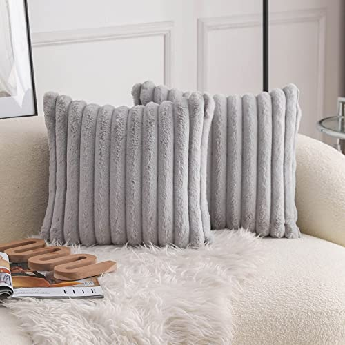Neelvin Pack von 2 Kunstpelz Plüsch Dekorative Wurf Kissenbezüge Fuzzy gestreifte weiche Kissenbezug Kissenbezüge für Sofa Couch Schlafzimmer
