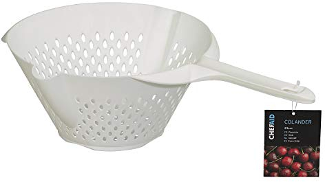 Chef Aid 23cm Plastic Colander with Dual Pouring Lips and Handle, Lightweight, Durable Strainer for Draining Pasta, Vegetables, and Fruits, BPA Free, Dishwasher Safe