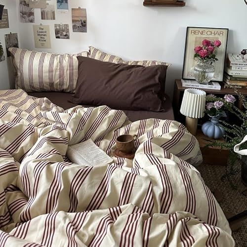 Freyamy Housse de Couette 220x240cm à Rayures Rouge Beige Parure de lit 2 Personne Filles Femmes avec Fermeture Éclair Sets de Housse Imprimé Rayure en Microfibre avec 2 Taie d'oreiller 65 x 65cm