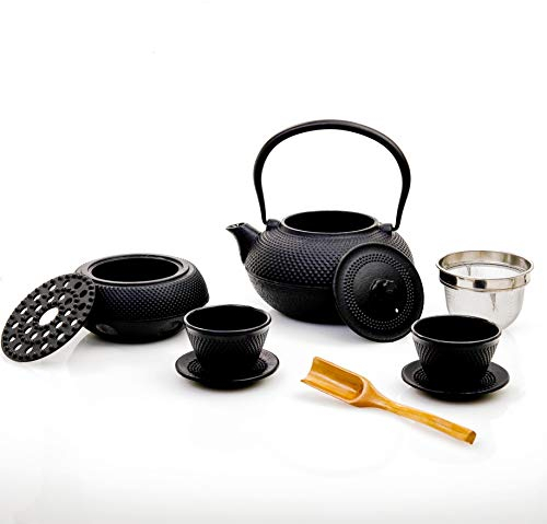 Lumaland Juego de té 8 Piezas | Tetera de Hierro Fundido de 1,4 litros Tetsubin y Calentador de Tetera, 2 Tazas de té & 2 Posavasos | Cuchara medidora de bambú & colador de Acero Inoxidable