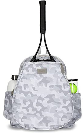 Ame & Lulu Game On Tennis-Rucksack – enthält gepolsterte und verstellbare Träger – zwei Außentaschen für Wasserflaschen – Grau Camo – 1 Stück