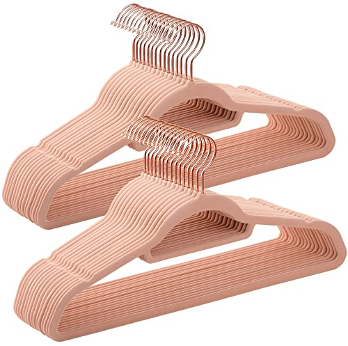 SONGMICS Kleiderbügel Samt, 30er Set, Bügel, rutschfest, kleine Stange für Krawatten, 360° drehbarer Haken, 0,6 cm dick, platzsparend, 43,5 cm lang, für Mäntel, Hosen, Roségold-Hellrosa CRF21PK30
