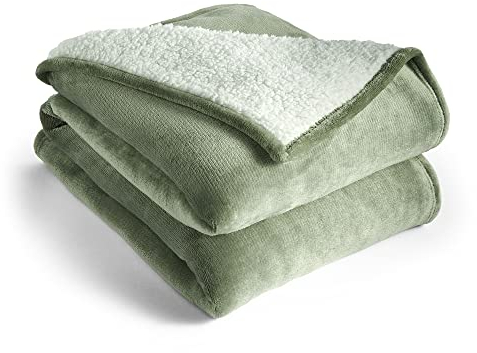 Silentnight Snugsie Giant Blanket - Fleece Throw Plush Blanket Super-Sized with Warm Sherpa Fleece Inside Reversible for Whole Family Sofa Couch Bed - 240 x 180cm – Green