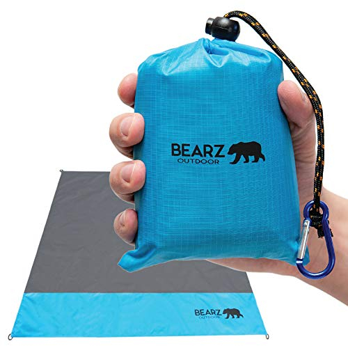 BEARZ Outdoor Decke, Reisedecke, Kompakt Picknickdecke Wasserdicht - Ultraleicht Camping Sitzunterlage Outdoor, Stranddecke Sandfrei, Kleine Campingdecke - Festival, Camping und Wandern Zubehör (Blau)