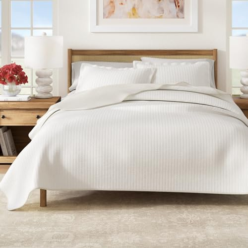 Great Bay Home Full/Queen Quilt Bedding Set, 3-Piece Lightweight Summer Channel Stitch Quilt Set with Shams, Ultra Soft White Bedspreads, Quilted Bedding Coverlets for All Seasons