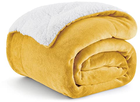 Bedsure Manta Sofa Pequeño Polar Reversible de Franela y Sherpa, Manta Gruesa 130x150 cm de Microfibra Suave y Borreguito, Mostaza Amarillo