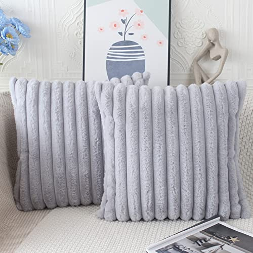NIULAA Silver Grey Cushion Covers 45 x 45 Fluffy Faux Fur Cushion Covers 18x18 Set of 2 Pillow Covers Soft Plush Pillowcases for Sofa Bed Moroccan Style Home Decor Cushion Cover