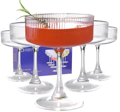 KMIGRUAN Juego de 6 vasos grandes vintage de 11 onzas, vasos de cóctel acanalados, vasos clásicos de Martini, copas de margaritas y champán para bar, vino, postre, cóctel, juego de regalo