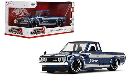Jada Toys JDM Tuners 1:24 Scale Die-Cast 1972 Datsun 620 Pickup – Opening Doors, Detailed Interior, Rubber Tires, Collectible for Ages 8+(Gloss Blue)
