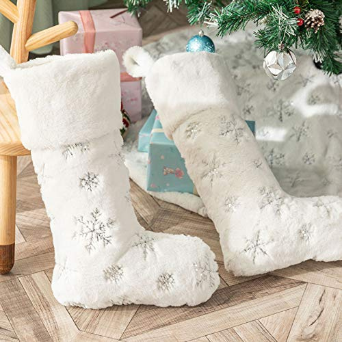 Deggodech 2-pack deluxe plysch klassiska röda och vita julstrumpor prydnader stora traditionella hängande julstrumpor idealiska jul eldstad dekoration bra för barn 22inch/56cm Silver Snowflake