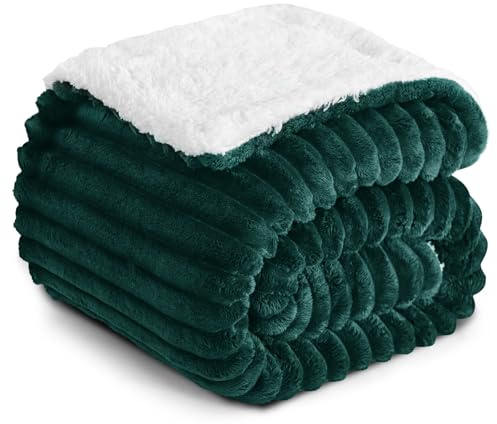 RUIKASI Sherpa Blanket Throw for Sofa - Fluffy Luxury Ribbed Blanket, Thick Warm Cozy Soft Double Size Fleece Blanket for Couch Bed, 150x200 cm Green