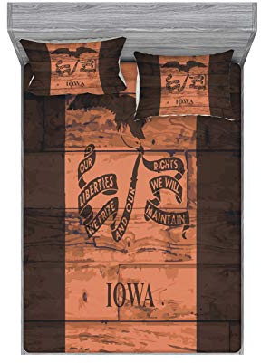 ABAKUHAUS Iowa State Buntes Spannbetttuch- und Kissen-Set, Iowa-Flagge auf Holzplanken, Dekoratives und Bedrucktes 3-teiliges Bettwäscheset, 150 cm x 200 cm, Blassbraun Dunkelbraun