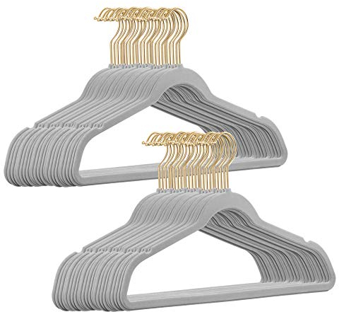 50 Stück hochwertige Samt Kleiderbügel in der Farbe Hellgrau mit Gold Look Haken/Anti-Rutsch/von StickandShine